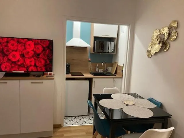 2 Pièces à - 80 M De La Appartement