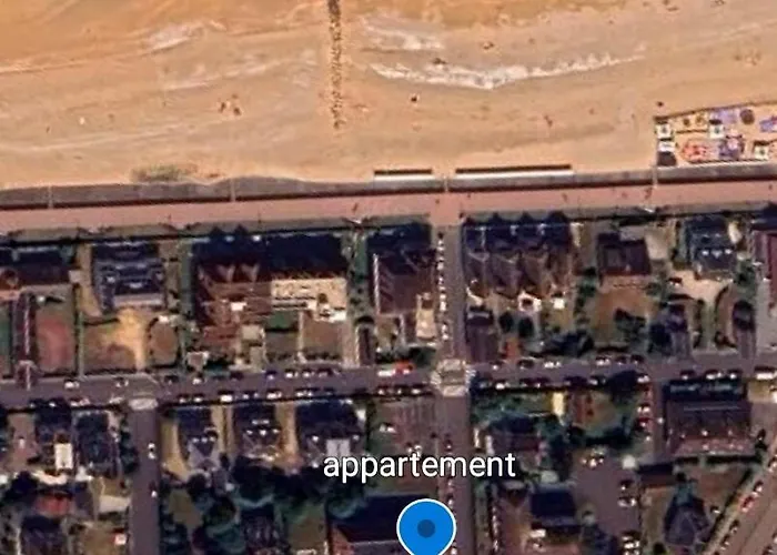 Appartement 2 Pièces à - 80 M De La